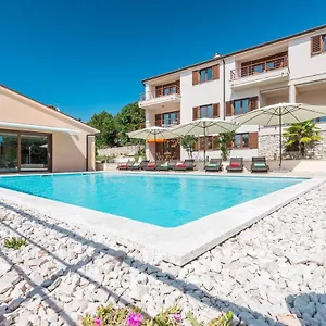 E&t With A Beautiful Pool Rabac